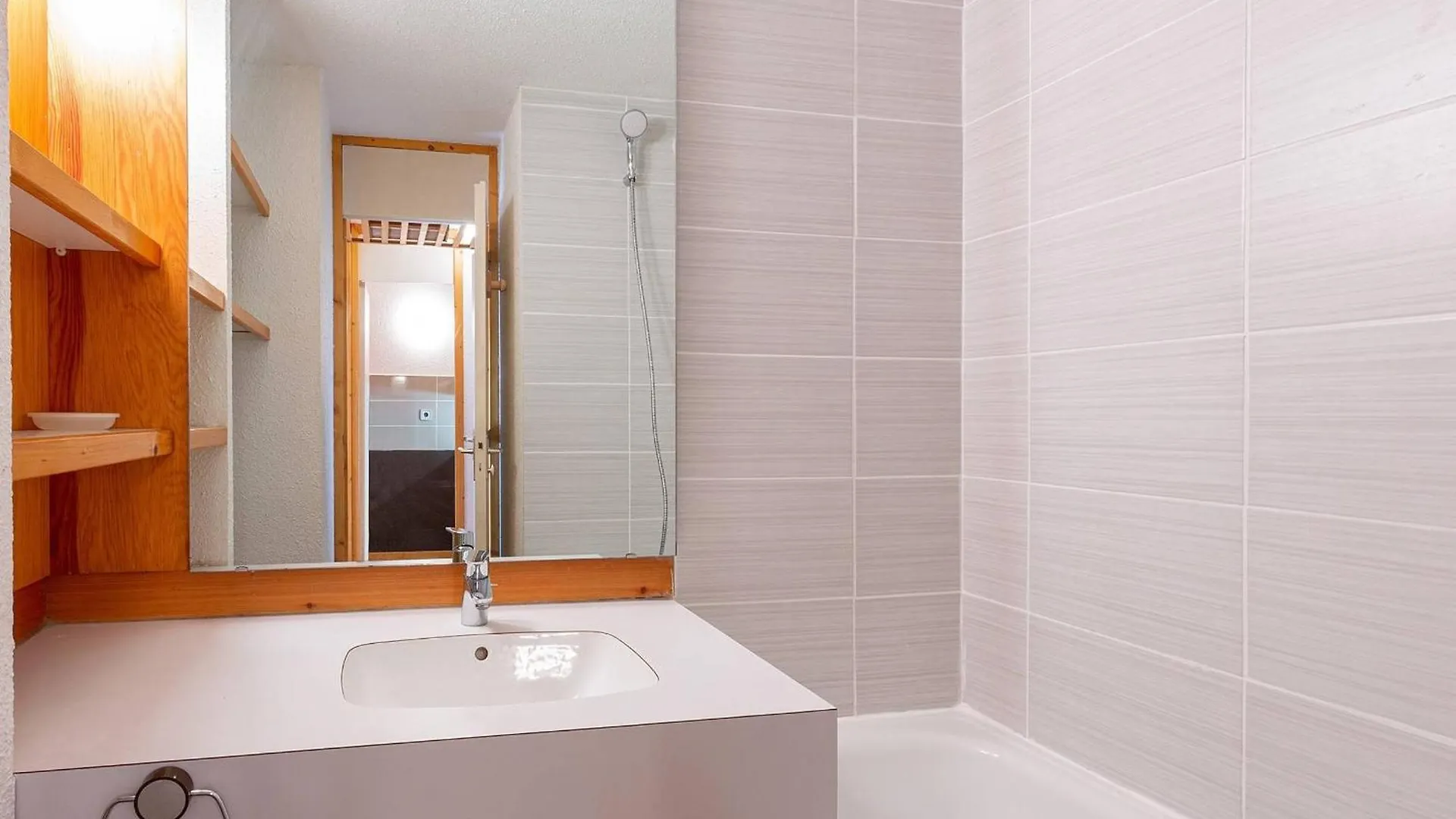 Studio Divisible, 4 Pers, Parking Souterrain, La Plagne - Fr-1-353-25 0*,  France